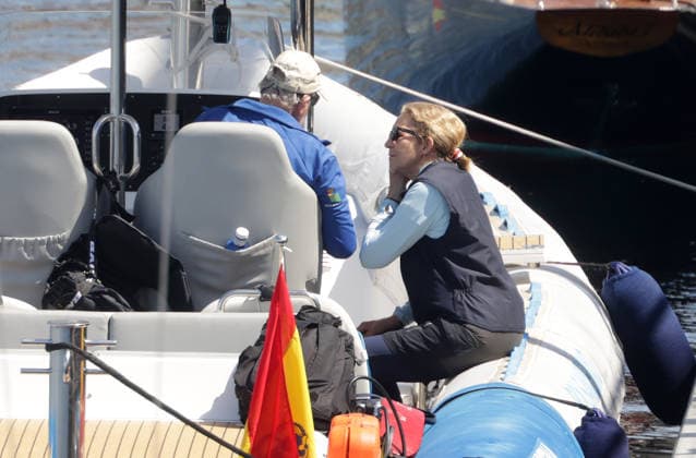 The King emeritus and his daughter, Infanta Elena, set sail in Sanxenxo King Juan Carlos and Infanta Elena are waiting to set sail in the port on the first day of the regatta, on April 18, 2026, in Sanxenxo Pontevedra, Galicia, Spain BOAT PORT MAR José Ramó Sanxenxo Sanxenxo Sanxenxo Spain  Copyright: xJosÃ xRamonxHernandox 7450772