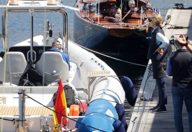The King emeritus and his daughter, Infanta Elena, set sail in Sanxenxo King Juan Carlos and Infanta Elena are waiting to set sail in the port on the first day of the regatta, on April 18, 2026, in Sanxenxo Pontevedra, Galicia, Spain BOAT PORT MAR José Ramó Sanxenxo Sanxenxo Sanxenxo Spain  Copyright: xJosÃ xRamonxHernandox 7450773