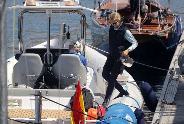 The King emeritus and his daughter, Infanta Elena, set sail in Sanxenxo King Juan Carlos and Infanta Elena are waiting to set sail in the port on the first day of the regatta, on April 18, 2026, in Sanxenxo Pontevedra, Galicia, Spain BOAT PORT MAR José Ramó Sanxenxo Sanxenxo Sanxenxo Spain  Copyright: xJosÃ xRamonxHernandox 7450777