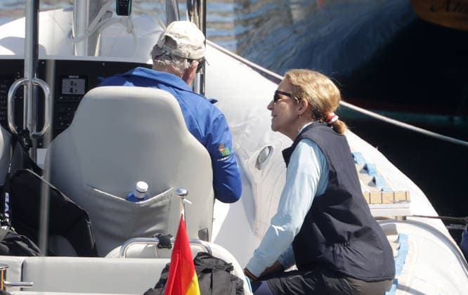 The King emeritus and his daughter, Infanta Elena, set sail in Sanxenxo King Juan Carlos and Infanta Elena are waiting to set sail in the port on the first day of the regatta, on April 18, 2026, in Sanxenxo Pontevedra, Galicia, Spain BOAT PORT MAR José Ramó Sanxenxo Sanxenxo Sanxenxo Spain  Copyright: xJosÃ xRamonxHernandox 7450779