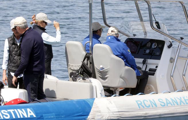 The King emeritus and his daughter, Infanta Elena, set sail in Sanxenxo King Juan Carlos and Infanta Elena leave the port on the first day of the regatta, on April 18, 2026, in Sanxenxo Pontevedra, Galicia, Spain BOAT PORT SEA José Ramó Sanxenxo Sanxenxo Sanxenxo Spain  Copyright: xJosÃ xRamonxHernandox 7450900