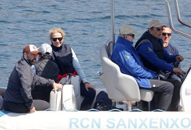 The King emeritus and his daughter, Infanta Elena, set sail in Sanxenxo King Juan Carlos and Infanta Elena leave the port on the first day of the regatta, on April 18, 2026, in Sanxenxo Pontevedra, Galicia, Spain BOAT PORT SEA José Ramó Sanxenxo Sanxenxo Sanxenxo Spain  Copyright: xJosÃ xRamonxHernandox 7450914