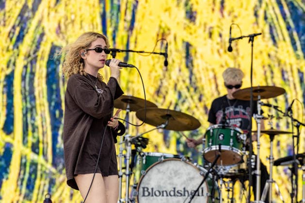 April 18, 2026, Indio, California, U.S: Musician BLONDSHELL (SABRINA MAE TEITELBAUM) during Coachella Valley Music and Arts Festival at Empire Polo Club in Indio, California Indio U.S  - ZUMAs135 20260418_zap_s135_075 Copyright: xDanielxDeSloverx