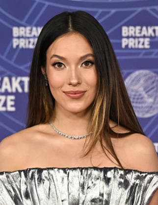 2026 Breakthrough Prize Ceremony Eileen Gu arriving to the 12th Breakthrough Prize Ceremony held at Barker Hangar on April 18, 2026 in Santa Monica, CA. Santa Monica Barker Hangar California USA Copyright: xStarbuck xAFF-USA.COMx