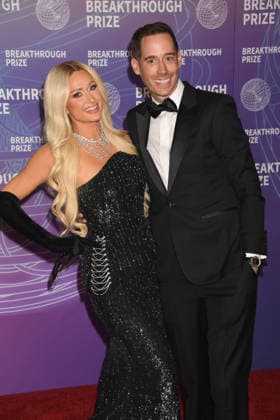 SANTA MONICA, CA - APRIL 18: Paris Hilton and Carter Reum at the 2026 Breakthrough Prize on April 18, 2026 at Barker Hangar in Santa Monica, California. Copyright: xJeffreyxMayer MediaPunchx