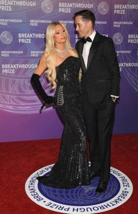 SANTA MONICA, CA - APRIL 18: Paris Hilton and Carter Reum at the 2026 Breakthrough Prize on April 18, 2026 at Barker Hangar in Santa Monica, California. Copyright: xJeffreyxMayer MediaPunchx