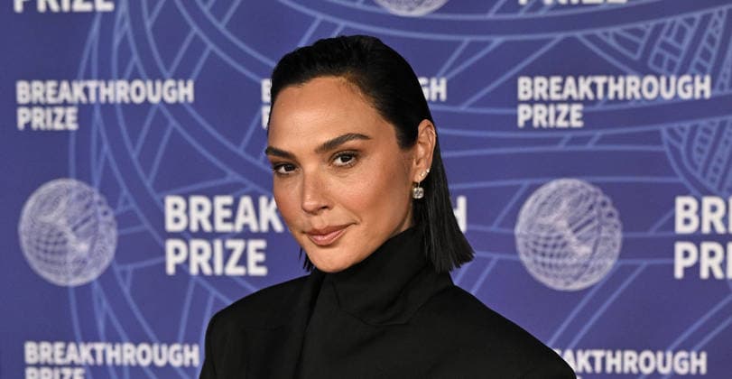 2026 Breakthrough Prize Ceremony Gal Gadot arriving to the 12th Breakthrough Prize Ceremony held at Barker Hangar on April 18, 2026 in Santa Monica, CA. Santa Monica Barker Hangar California USA Copyright: xStarbuck xAFF-USA.COMx
