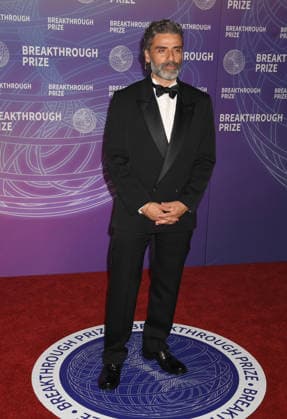 SANTA MONICA, CA - APRIL 18: Oscar Isaac at the 2026 Breakthrough Prize on April 18, 2026 at Barker Hangar in Santa Monica, California. Copyright: xJeffreyxMayer MediaPunchx