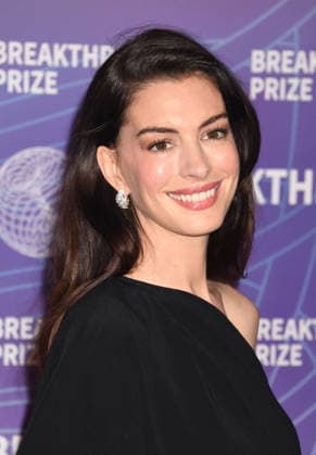 SANTA MONICA, CA - APRIL 18: Anne Hathaway at the 2026 Breakthrough Prize on April 18, 2026 at Barker Hangar in Santa Monica, California. Copyright: xJeffreyxMayer MediaPunchx