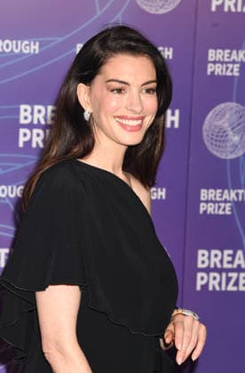 SANTA MONICA, CA - APRIL 18: Anne Hathaway at the 2026 Breakthrough Prize on April 18, 2026 at Barker Hangar in Santa Monica, California. Copyright: xJeffreyxMayer MediaPunchx