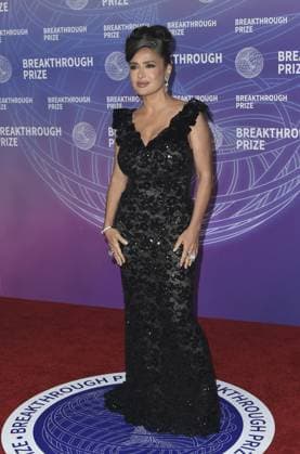 Salma Hayek at arrivals for 12th Breakthrough Prize Ceremony, Barker Hangar, Santa Monica, CA, April 18, 2026. Photo By: Elizabeth Goodenough Everett Collection 12th Breakthrough Prize Ceremony PUBLICATIONXNOTxINxCANxCHNxFRAxITAxJPNxNORxPOLxRUSxESPxUKxUSA