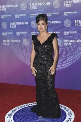 Salma Hayek at arrivals for 12th Breakthrough Prize Ceremony, Barker Hangar, Santa Monica, CA, April 18, 2026. Photo By: Elizabeth Goodenough Everett Collection 12th Breakthrough Prize Ceremony PUBLICATIONXNOTxINxCANxCHNxFRAxITAxJPNxNORxPOLxRUSxESPxUKxUSA