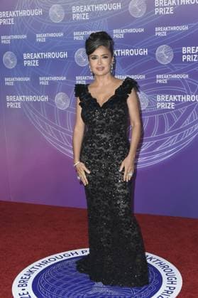 Salma Hayek at arrivals for 12th Breakthrough Prize Ceremony, Barker Hangar, Santa Monica, CA, April 18, 2026. Photo By: Elizabeth Goodenough Everett Collection 12th Breakthrough Prize Ceremony PUBLICATIONXNOTxINxCANxCHNxFRAxITAxJPNxNORxPOLxRUSxESPxUKxUSA