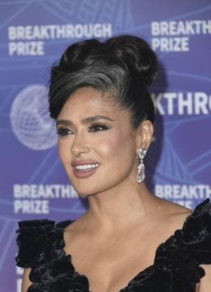 Salma Hayek at arrivals for 12th Breakthrough Prize Ceremony, Barker Hangar, Santa Monica, CA, April 18, 2026. Photo By: Elizabeth Goodenough Everett Collection 12th Breakthrough Prize Ceremony PUBLICATIONXNOTxINxCANxCHNxFRAxITAxJPNxNORxPOLxRUSxESPxUKxUSA