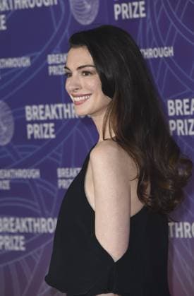 Anne Hathaway at arrivals for 12th Breakthrough Prize Ceremony, Barker Hangar, Santa Monica, CA, April 18, 2026. Photo By: Elizabeth Goodenough Everett Collection 12th Breakthrough Prize Ceremony PUBLICATIONXNOTxINxCANxCHNxFRAxITAxJPNxNORxPOLxRUSxESPxUKxUSA