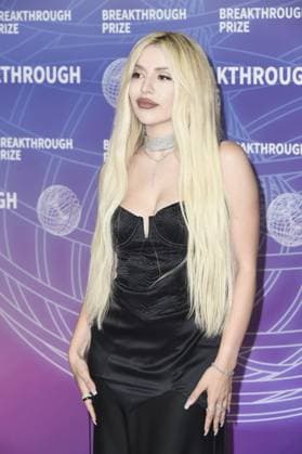 Ava Max at arrivals for 12th Breakthrough Prize Ceremony, Barker Hangar, Santa Monica, CA, April 18, 2026. Photo By: Elizabeth Goodenough Everett Collection 12th Breakthrough Prize Ceremony PUBLICATIONXNOTxINxCANxCHNxFRAxITAxJPNxNORxPOLxRUSxESPxUKxUSA