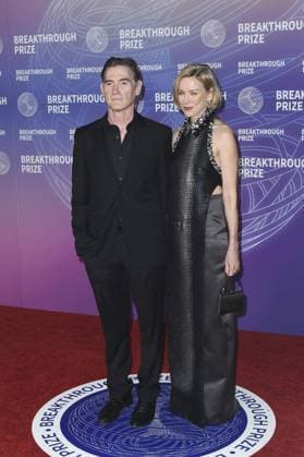 Billy Crudup, Naomi Watts at arrivals for 12th Breakthrough Prize Ceremony, Barker Hangar, Santa Monica, CA, April 18, 2026. Photo By: Elizabeth Goodenough Everett Collection 12th Breakthrough Prize Ceremony PUBLICATIONXNOTxINxCANxCHNxFRAxITAxJPNxNORxPOLxRUSxESPxUKxUSA