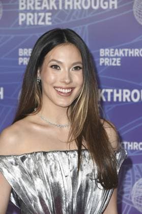 Eileen Gu at arrivals for 12th Breakthrough Prize Ceremony, Barker Hangar, Santa Monica, CA, April 18, 2026. Photo By: Elizabeth Goodenough Everett Collection 12th Breakthrough Prize Ceremony PUBLICATIONXNOTxINxCANxCHNxFRAxITAxJPNxNORxPOLxRUSxESPxUKxUSA