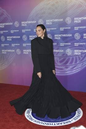Gal Gadot at arrivals for 12th Breakthrough Prize Ceremony, Barker Hangar, Santa Monica, CA, April 18, 2026. Photo By: Elizabeth Goodenough Everett Collection 12th Breakthrough Prize Ceremony PUBLICATIONXNOTxINxCANxCHNxFRAxITAxJPNxNORxPOLxRUSxESPxUKxUSA