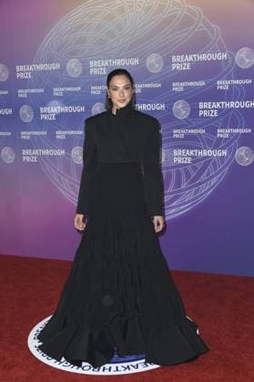 Gal Gadot at arrivals for 12th Breakthrough Prize Ceremony, Barker Hangar, Santa Monica, CA, April 18, 2026. Photo By: Elizabeth Goodenough Everett Collection 12th Breakthrough Prize Ceremony PUBLICATIONXNOTxINxCANxCHNxFRAxITAxJPNxNORxPOLxRUSxESPxUKxUSA