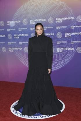 Gal Gadot at arrivals for 12th Breakthrough Prize Ceremony, Barker Hangar, Santa Monica, CA, April 18, 2026. Photo By: Elizabeth Goodenough Everett Collection 12th Breakthrough Prize Ceremony PUBLICATIONXNOTxINxCANxCHNxFRAxITAxJPNxNORxPOLxRUSxESPxUKxUSA