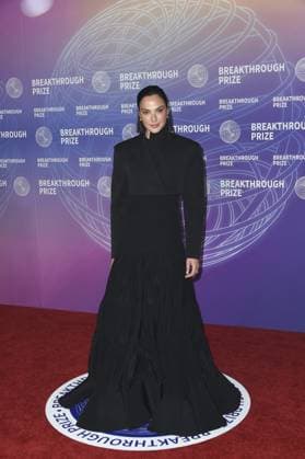 Gal Gadot at arrivals for 12th Breakthrough Prize Ceremony, Barker Hangar, Santa Monica, CA, April 18, 2026. Photo By: Elizabeth Goodenough Everett Collection 12th Breakthrough Prize Ceremony PUBLICATIONXNOTxINxCANxCHNxFRAxITAxJPNxNORxPOLxRUSxESPxUKxUSA