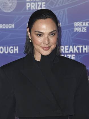 Gal Gadot at arrivals for 12th Breakthrough Prize Ceremony, Barker Hangar, Santa Monica, CA, April 18, 2026. Photo By: Elizabeth Goodenough Everett Collection 12th Breakthrough Prize Ceremony PUBLICATIONXNOTxINxCANxCHNxFRAxITAxJPNxNORxPOLxRUSxESPxUKxUSA