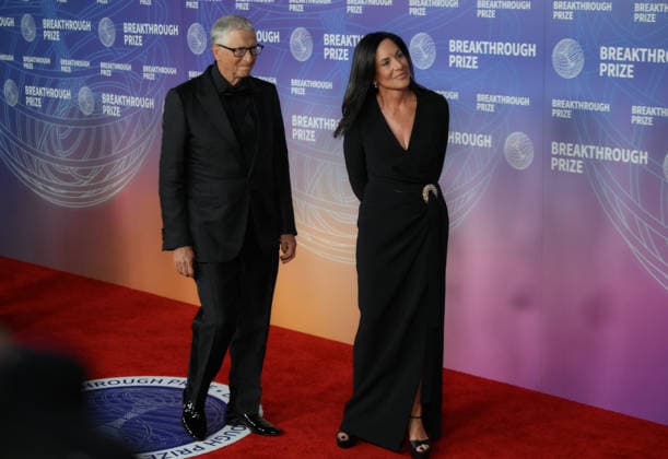 Breakthrough Prize Ceremony Red Carpet 2026 SANTA MONICA, CA - APRIL 18: Bill Gates and Paula Hurd attend the 12th Annual Breakthrough Prize Awards and Ceremony at Barker Hangar in Santa Monica of Los Angeles, California, United States on April 18, 2026. Tayfun Coskun Anadolu California United States. Editorial use only. Please get in touch for any other usage.  Copyright: x2026xAnadoluxTayfunxCoskunx