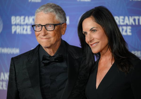 Breakthrough Prize Ceremony Red Carpet 2026 SANTA MONICA, CA - APRIL 18: Bill Gates and Paula Hurd attend the 12th Annual Breakthrough Prize Awards and Ceremony at Barker Hangar in Santa Monica of Los Angeles, California, United States on April 18, 2026. Tayfun Coskun Anadolu California United States. Editorial use only. Please get in touch for any other usage.  Copyright: x2026xAnadoluxTayfunxCoskunx
