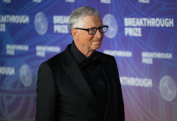 Breakthrough Prize Ceremony Red Carpet 2026 SANTA MONICA, CA - APRIL 18: Bill Gates and Paula Hurd (not seen) attend the 12th Annual Breakthrough Prize Awards and Ceremony at Barker Hangar in Santa Monica of Los Angeles, California, United States on April 18, 2026. Tayfun Coskun Anadolu California United States. Editorial use only. Please get in touch for any other usage.  Copyright: x2026xAnadoluxTayfunxCoskunx