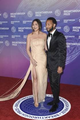 Chrissy Teigen, John Legend at arrivals for 12th Breakthrough Prize Ceremony - Part 2, Barker Hangar, Santa Monica, CA, April 18, 2026. Photo By: Elizabeth Goodenough Everett Collection 12th Breakthrough Prize Ceremony - Part 2 PUBLICATIONXNOTxINxCANxCHNxFRAxITAxJPNxNORxPOLxRUSxESPxUKxUSA
