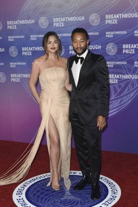 Chrissy Teigen, John Legend at arrivals for 12th Breakthrough Prize Ceremony - Part 2, Barker Hangar, Santa Monica, CA, April 18, 2026. Photo By: Elizabeth Goodenough Everett Collection 12th Breakthrough Prize Ceremony - Part 2 PUBLICATIONXNOTxINxCANxCHNxFRAxITAxJPNxNORxPOLxRUSxESPxUKxUSA