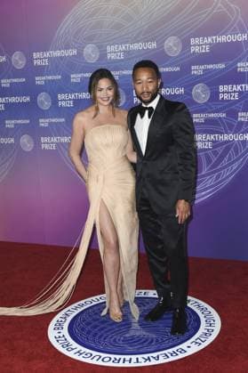 Chrissy Teigen, John Legend at arrivals for 12th Breakthrough Prize Ceremony - Part 2, Barker Hangar, Santa Monica, CA, April 18, 2026. Photo By: Elizabeth Goodenough Everett Collection 12th Breakthrough Prize Ceremony - Part 2 PUBLICATIONXNOTxINxCANxCHNxFRAxITAxJPNxNORxPOLxRUSxESPxUKxUSA