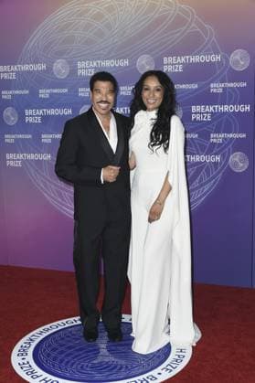 Lisa Parigi, Lionel Richie at arrivals for 12th Breakthrough Prize Ceremony - Part 2, Barker Hangar, Santa Monica, CA, April 18, 2026. Photo By: Elizabeth Goodenough Everett Collection 12th Breakthrough Prize Ceremony - Part 2 PUBLICATIONXNOTxINxCANxCHNxFRAxITAxJPNxNORxPOLxRUSxESPxUKxUSA