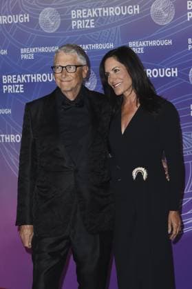Bill Gates, Paula Hurd at arrivals for 12th Breakthrough Prize Ceremony - Part 2, Barker Hangar, Santa Monica, CA, April 18, 2026. Photo By: Elizabeth Goodenough Everett Collection 12th Breakthrough Prize Ceremony - Part 2 PUBLICATIONXNOTxINxCANxCHNxFRAxITAxJPNxNORxPOLxRUSxESPxUKxUSA