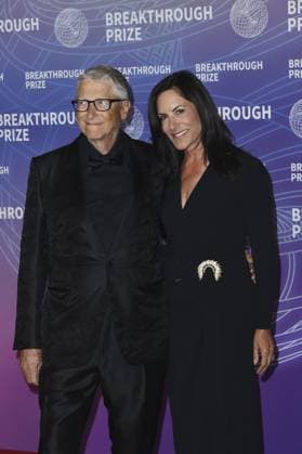 Bill Gates, Paula Hurd at arrivals for 12th Breakthrough Prize Ceremony - Part 2, Barker Hangar, Santa Monica, CA, April 18, 2026. Photo By: Elizabeth Goodenough Everett Collection 12th Breakthrough Prize Ceremony - Part 2 PUBLICATIONXNOTxINxCANxCHNxFRAxITAxJPNxNORxPOLxRUSxESPxUKxUSA