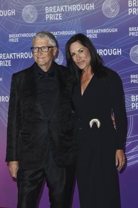Bill Gates, Paula Hurd at arrivals for 12th Breakthrough Prize Ceremony - Part 2, Barker Hangar, Santa Monica, CA, April 18, 2026. Photo By: Elizabeth Goodenough Everett Collection 12th Breakthrough Prize Ceremony - Part 2 PUBLICATIONXNOTxINxCANxCHNxFRAxITAxJPNxNORxPOLxRUSxESPxUKxUSA