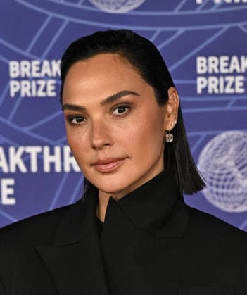 2026 Breakthrough Prize Ceremony Gal Gadot arriving to the 12th Breakthrough Prize Ceremony held at Barker Hangar on April 18, 2026 in Santa Monica, CA. Santa Monica Barker Hangar California USA Copyright: xStarbuck xAFF-USA.COMx