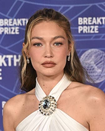 2026 Breakthrough Prize Ceremony Gigi Hadid arriving to the 12th Breakthrough Prize Ceremony held at Barker Hangar on April 18, 2026 in Santa Monica, CA. Santa Monica Barker Hangar California USA Copyright: xStarbuck xAFF-USA.COMx