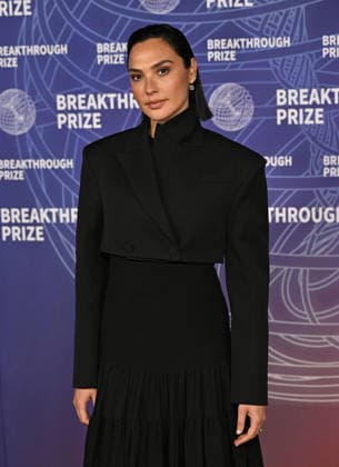 2026 Breakthrough Prize Ceremony Gal Gadot arriving to the 12th Breakthrough Prize Ceremony held at Barker Hangar on April 18, 2026 in Santa Monica, CA. Santa Monica Barker Hangar California USA Copyright: xStarbuck xAFF-USA.COMx