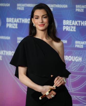 Breakthrough Prize Ceremony Red Carpet 2026 SANTA MONICA, CA - APRIL 18: Anne Hathaway attends the 12th Annual Breakthrough Prize Awards and Ceremony at Barker Hangar in Santa Monica of Los Angeles, California, United States on April 18, 2026. Tayfun Coskun Anadolu California United States. Editorial use only. Please get in touch for any other usage.  Copyright: x2026xAnadoluxTayfunxCoskunx