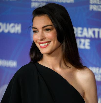 Breakthrough Prize Ceremony Red Carpet 2026 SANTA MONICA, CA - APRIL 18: Anne Hathaway attends the 12th Annual Breakthrough Prize Awards and Ceremony at Barker Hangar in Santa Monica of Los Angeles, California, United States on April 18, 2026. Tayfun Coskun Anadolu California United States. Editorial use only. Please get in touch for any other usage.  Copyright: x2026xAnadoluxTayfunxCoskunx