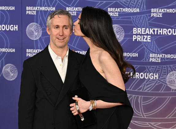 2026 Breakthrough Prize Ceremony Adam Shulman and Anne Hathaway arriving to the 12th Breakthrough Prize Ceremony held at Barker Hangar on April 18, 2026 in Santa Monica, CA. Santa Monica Barker Hangar California USA Copyright: xStarbuck xAFF-USA.COMx