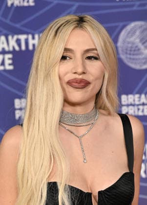 2026 Breakthrough Prize Ceremony Ava Max arriving to the 12th Breakthrough Prize Ceremony held at Barker Hangar on April 18, 2026 in Santa Monica, CA. Santa Monica Barker Hangar California USA Copyright: xStarbuck xAFF-USA.COMx