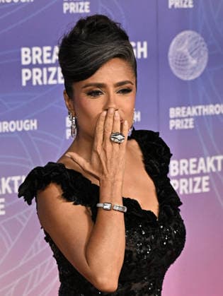 2026 Breakthrough Prize Ceremony Salma Hayek arriving to the 12th Breakthrough Prize Ceremony held at Barker Hangar on April 18, 2026 in Santa Monica, CA. Santa Monica Barker Hangar California USA Copyright: xStarbuck xAFF-USA.COMx