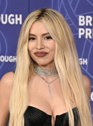 2026 Breakthrough Prize Ceremony Ava Max arriving to the 12th Breakthrough Prize Ceremony held at Barker Hangar on April 18, 2026 in Santa Monica, CA. Santa Monica Barker Hangar California USA Copyright: xStarbuck xAFF-USA.COMx