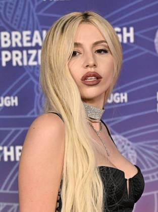 2026 Breakthrough Prize Ceremony Ava Max arriving to the 12th Breakthrough Prize Ceremony held at Barker Hangar on April 18, 2026 in Santa Monica, CA. Santa Monica Barker Hangar California USA Copyright: xStarbuck xAFF-USA.COMx
