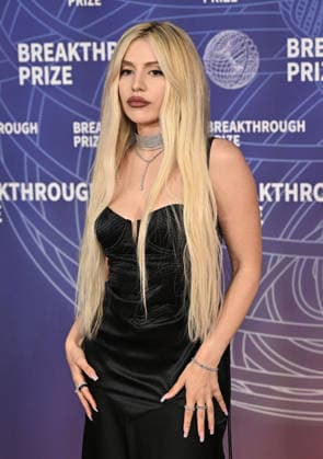 2026 Breakthrough Prize Ceremony Ava Max arriving to the 12th Breakthrough Prize Ceremony held at Barker Hangar on April 18, 2026 in Santa Monica, CA. Santa Monica Barker Hangar California USA Copyright: xStarbuck xAFF-USA.COMx