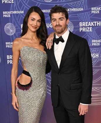 2026 Breakthrough Prize Ceremony Marianne Fonseca and Andrew Taggart arriving to the 12th Breakthrough Prize Ceremony held at Barker Hangar on April 18, 2026 in Santa Monica, CA. Santa Monica Barker Hangar California USA Copyright: xStarbuck xAFF-USA.COMx