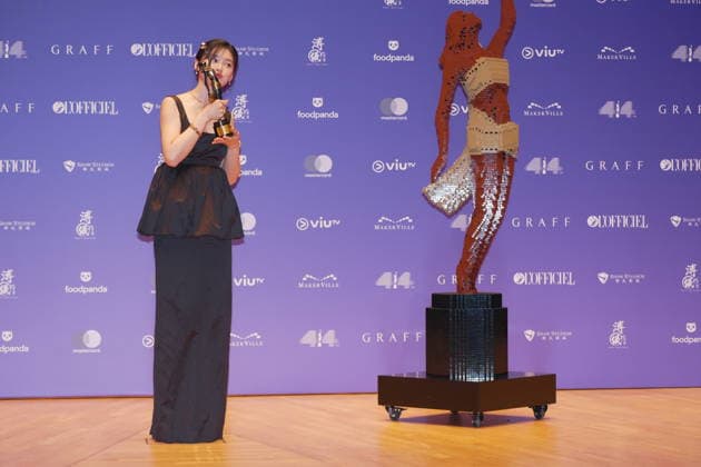HONG KONG, CHINA - APRIL 19: Actress Elizabeth Tang poses with trophy at backstage during the 44th Hong Kong Film Awards on April 19, 2026 in Hong Kong, China.  Copyright: xVCGx 111635886012